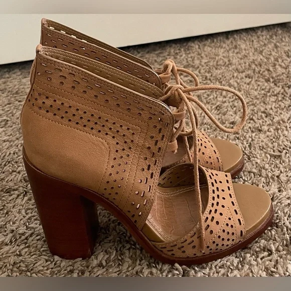Gianni Bini Stylish Tan Women's Shoes - Picture 3 of 6